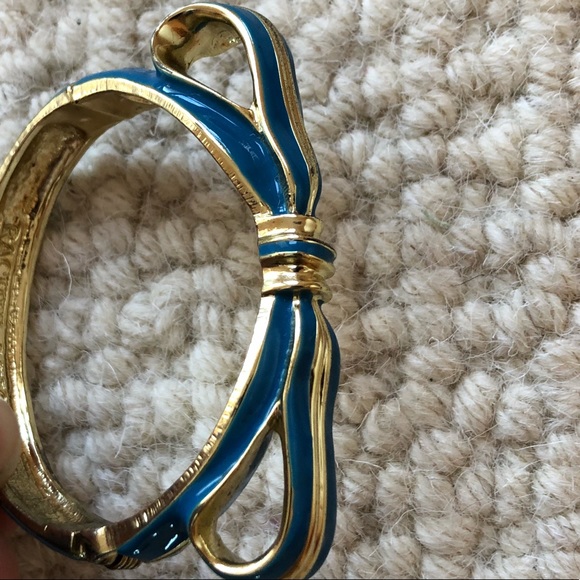 Darling Bow Bracelet - Picture 4 of 5